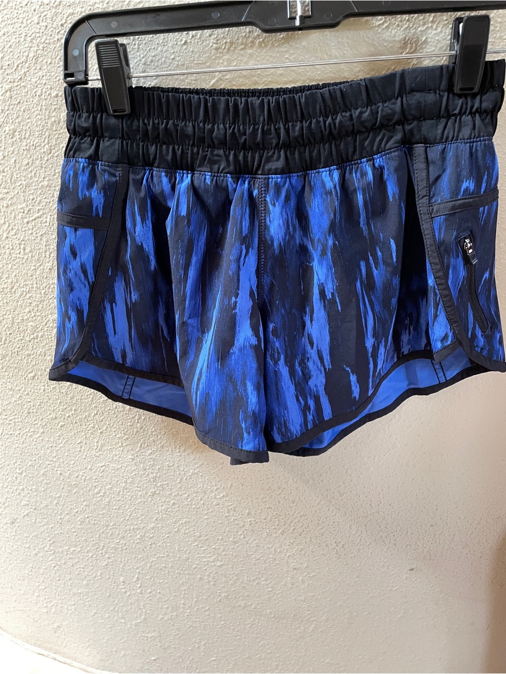 lululemon athletica Blue Black Abstract Print Athletic Shorts